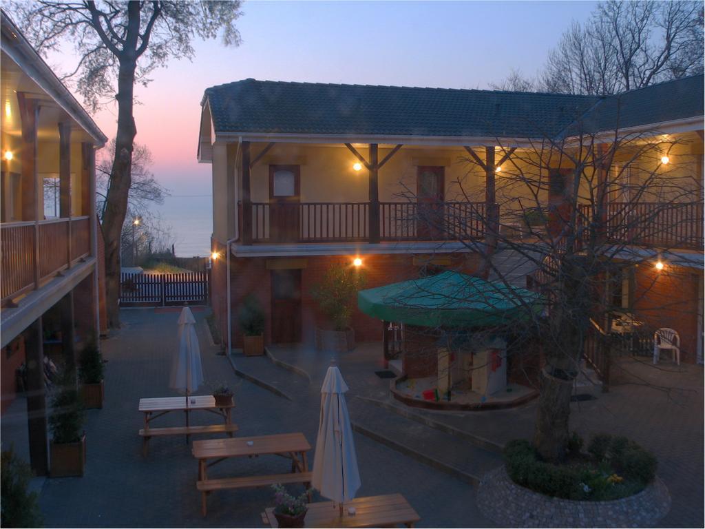 Patio Apartamenty I Pokoje Niechorze Exterior foto